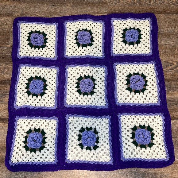 Vintage MCM Handmade Crochet 3D Purple Floral Afghan Throw Granny Square Blanket - Picture 4 of 8